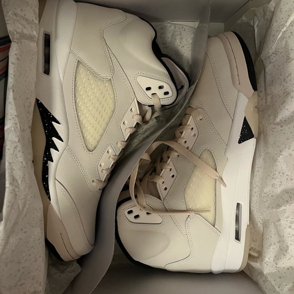 Limited edition Air Jordan 5 retro se sails
